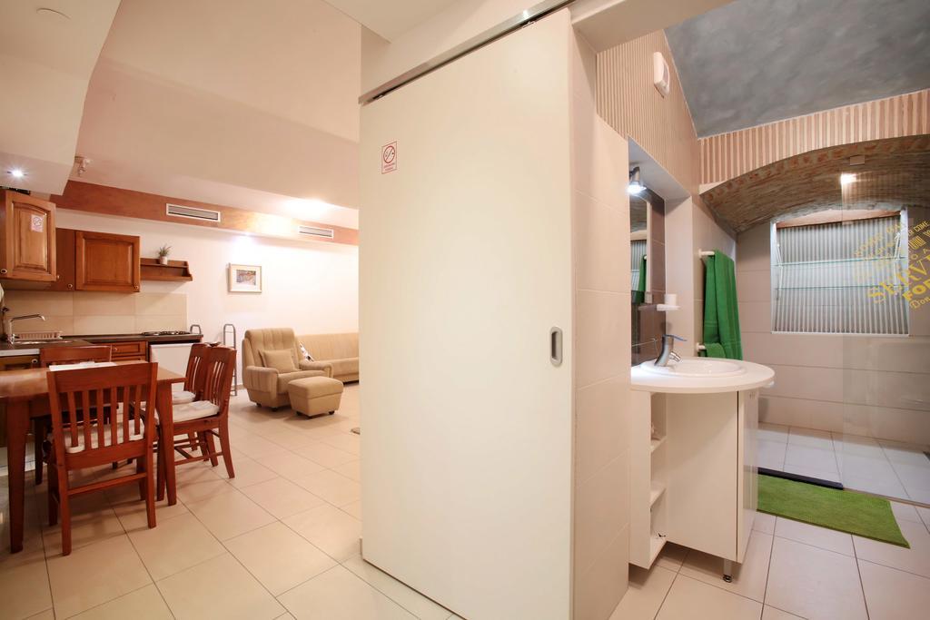 Carla Studio Apartment Zagreb Bilik gambar
